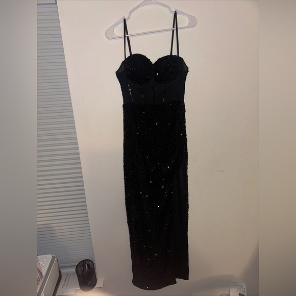 Sequined gown Size Large Elegant Black Evening Dress - Picture 1 of 5